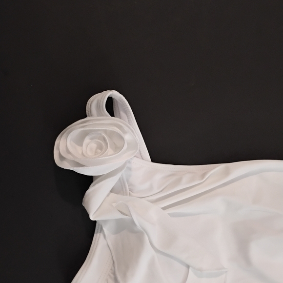 Elegant One-Shoulder White Swimsuit | 3D Rose Detail |‎ Size L NEW#3 - Picture 2 of 3